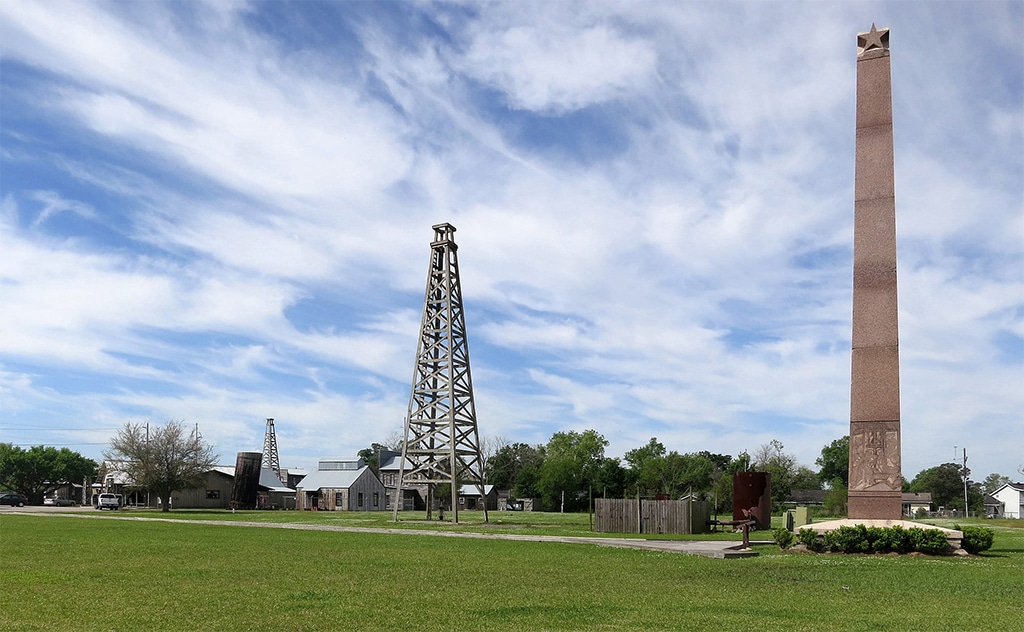 The_Spindletop-Gladys_City_Boomtown_Museum.jpg